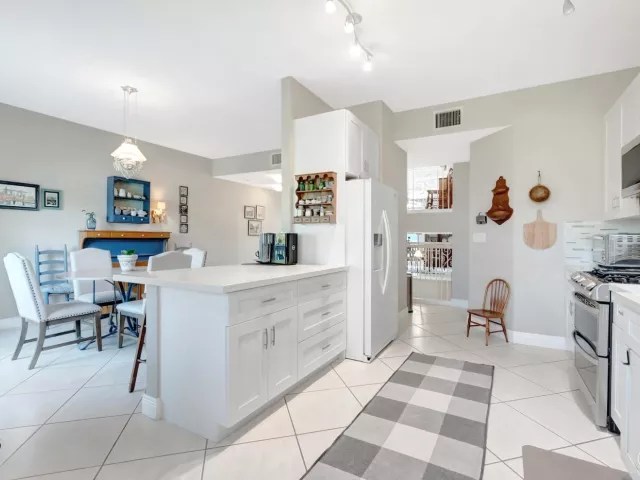 Продажа дома по адресу 1776 Bay Drive - фото 8893999