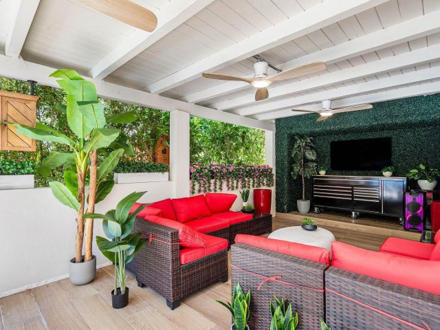 Продажа дома по адресу 2041 NE 30th Street - фото 6497086