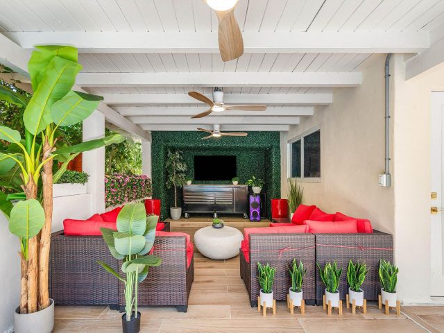 Продажа дома по адресу 2041 NE 30th Street - фото 6497087