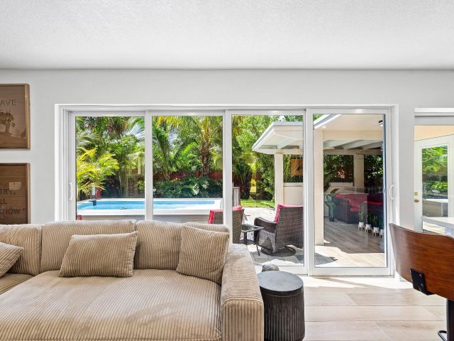 Продажа дома по адресу 2041 NE 30th Street - фото 6497090