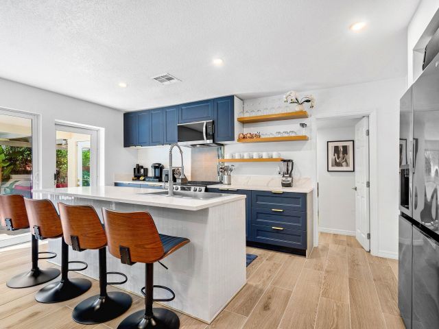 Продажа дома по адресу 2041 NE 30th Street - фото 6497094