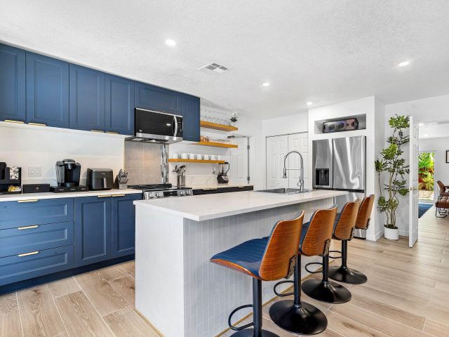 Продажа дома по адресу 2041 NE 30th Street - фото 6497095