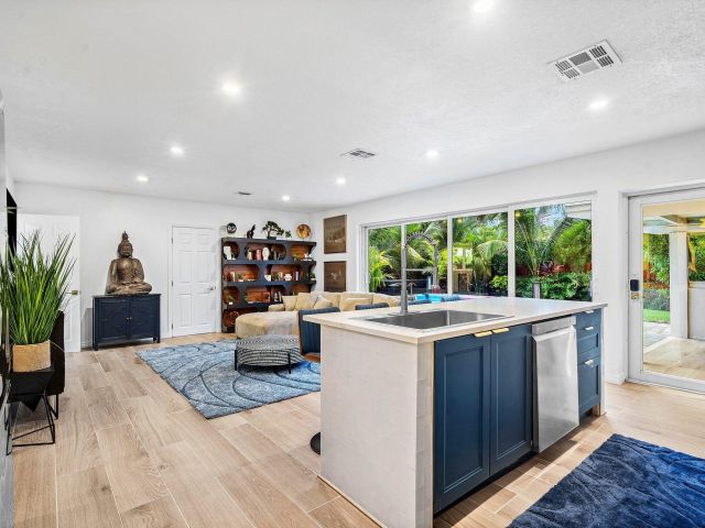 Продажа дома по адресу 2041 NE 30th Street - фото 6497098