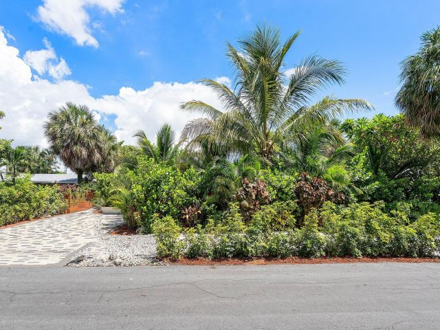 Продажа дома по адресу 2041 NE 30th Street - фото 6497099