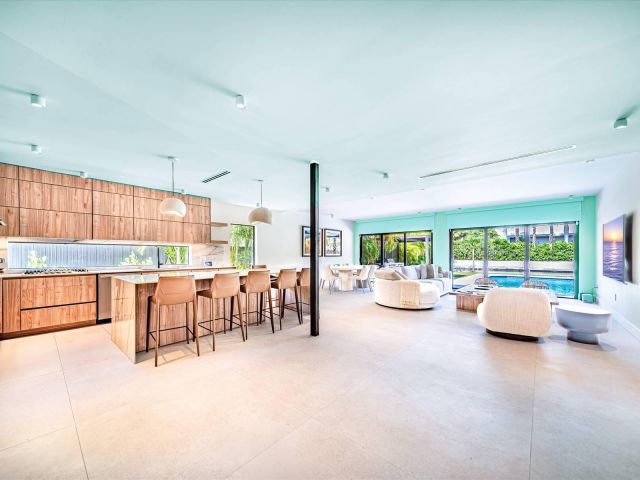 Продажа дома по адресу 7610 Bayside Lane - фото 6504299