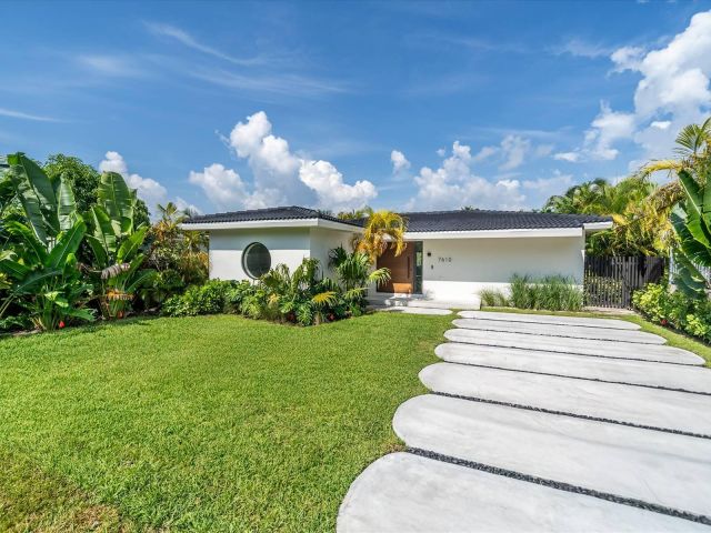 Продажа дома по адресу 7610 Bayside Lane - фото 6504302