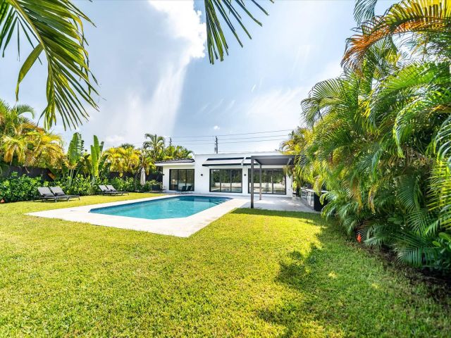 Продажа дома по адресу 7610 Bayside Lane - фото 6504310