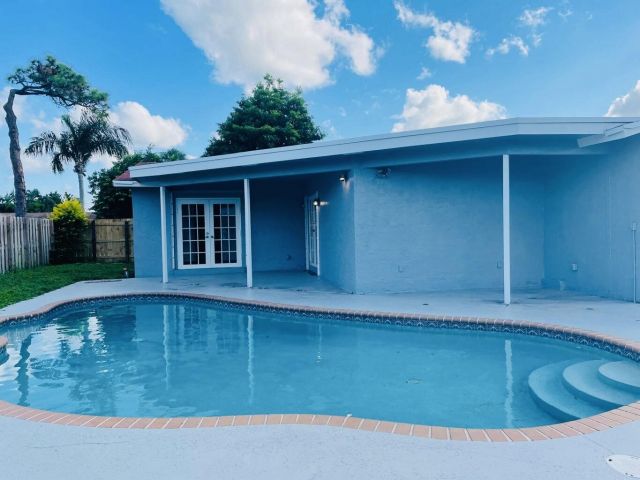 Дом в аренду по адресу 1775 SW 8th Street - фото 6503916