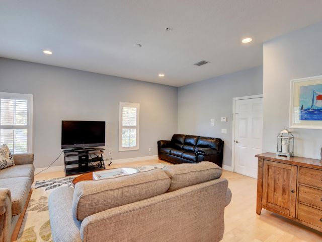 Дом в аренду по адресу 290 NE 5th Avenue 1 - фото 6505015