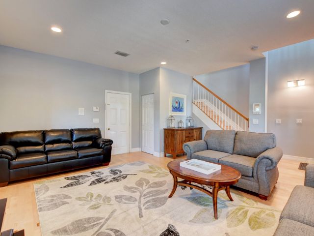 Дом в аренду по адресу 290 NE 5th Avenue 1 - фото 6505018