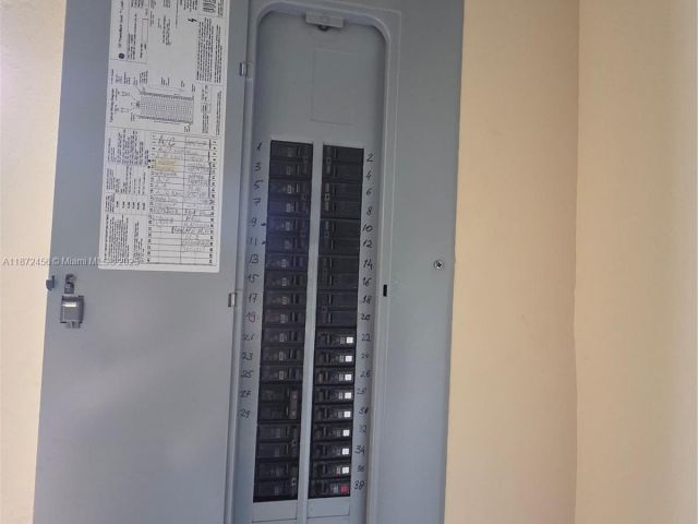 Продажа дома по адресу 343 S 190th St - фото 6537343