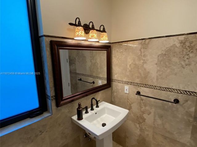 Продажа дома по адресу 343 S 190th St - фото 6537345