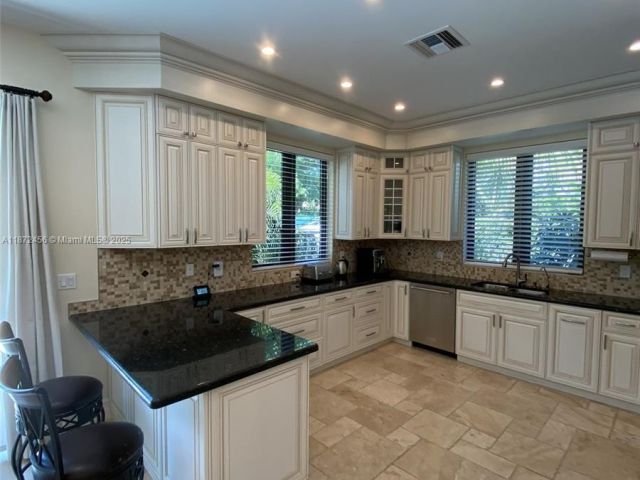 Продажа дома по адресу 343 S 190th St - фото 6537352