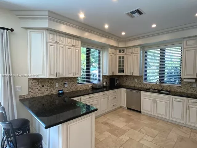 Продажа дома по адресу 343 S 190th St - фото 6537352