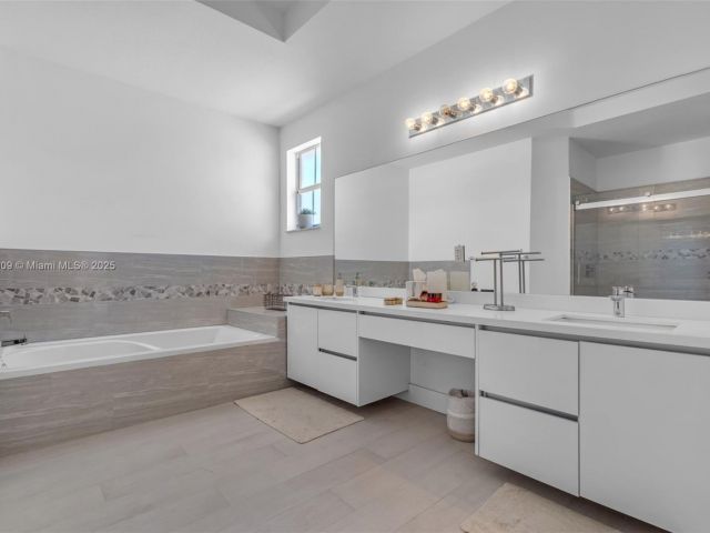 Продажа дома по адресу 8467 NW 110th Pl - фото 7433115