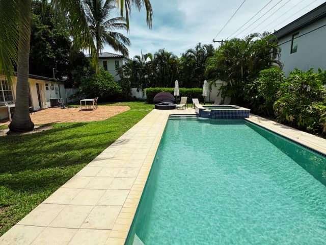 Дом в аренду по адресу 300 NE 7th Street - фото 6503605