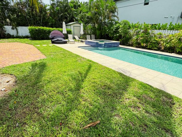 Дом в аренду по адресу 300 NE 7th Street - фото 6503606