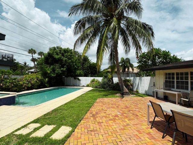 Дом в аренду по адресу 300 NE 7th Street - фото 6503608