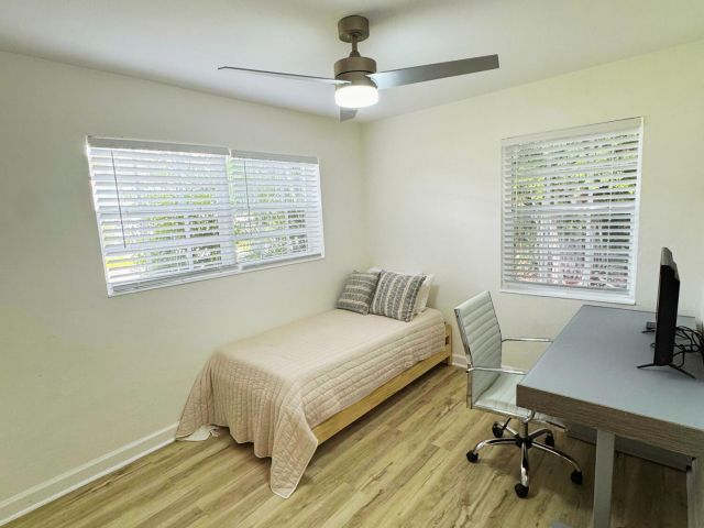 Дом в аренду по адресу 300 NE 7th Street - фото 6503610