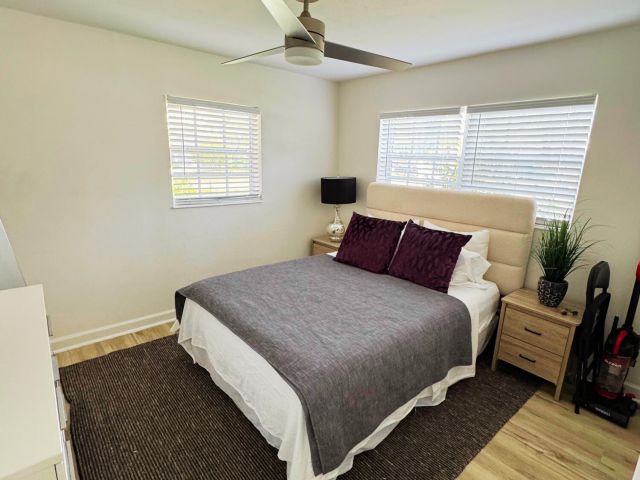 Дом в аренду по адресу 300 NE 7th Street - фото 6503612