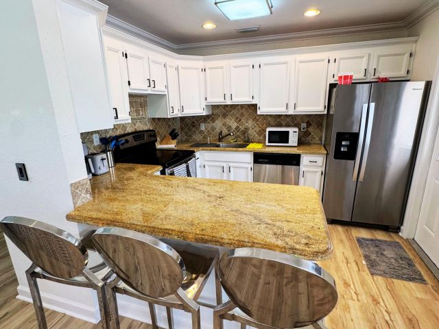 Дом в аренду по адресу 300 NE 7th Street - фото 6503617