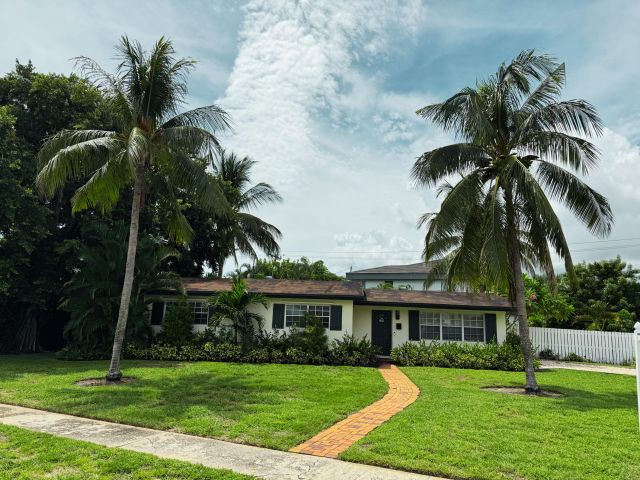 Дом в аренду по адресу 300 NE 7th Street - фото 6503620