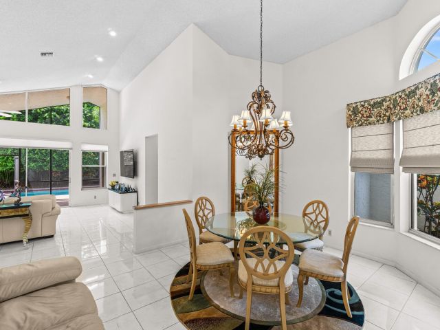 Дом в аренду по адресу 2082 NW 56th Street - фото 6503559