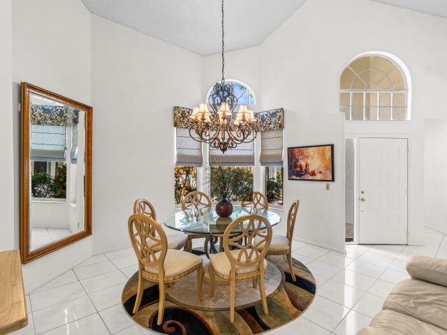 Дом в аренду по адресу 2082 NW 56th Street - фото 6503562