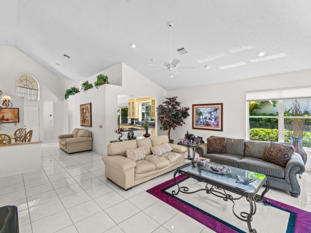 Дом в аренду по адресу 2082 NW 56th Street - фото 6503563