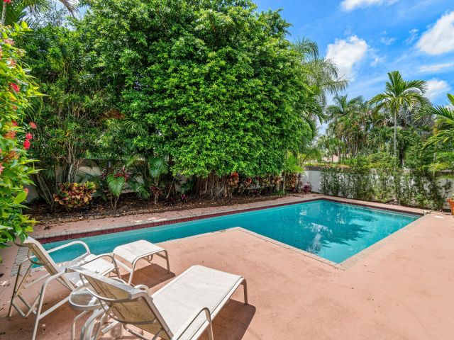 Дом в аренду по адресу 2082 NW 56th Street - фото 6503565