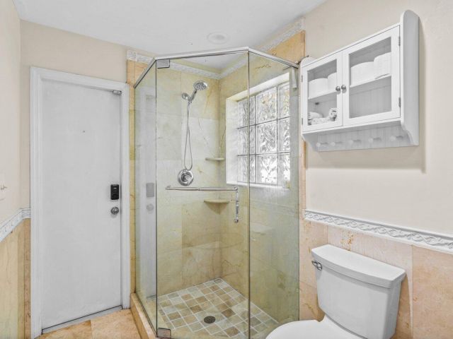 Продажа дома по адресу 451 NE 25th Terrace - фото 6537699