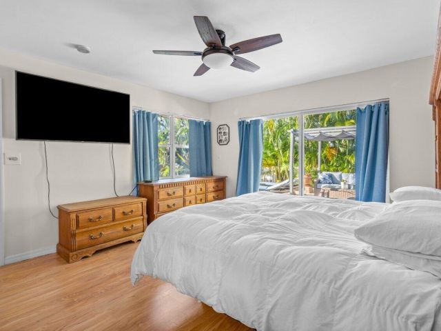 Продажа дома по адресу 451 NE 25th Terrace - фото 6537701