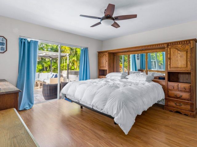 Продажа дома по адресу 451 NE 25th Terrace - фото 6537702