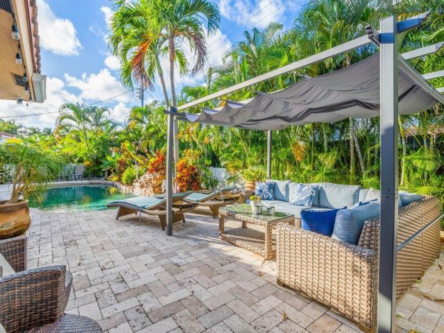 Продажа дома по адресу 451 NE 25th Terrace - фото 6537711