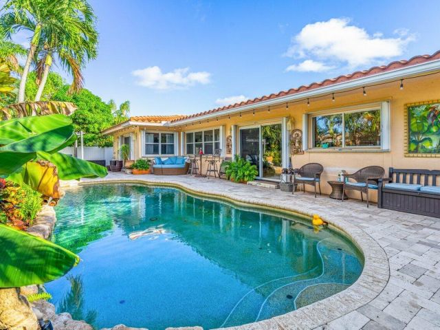 Продажа дома по адресу 451 NE 25th Terrace - фото 6537713