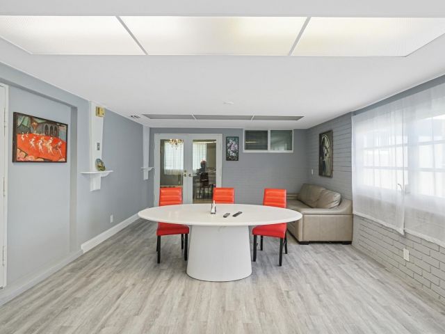 Продажа дома по адресу 257 SW 5th Street - фото 6503730