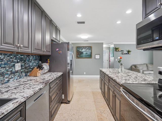 Продажа дома по адресу 257 SW 5th Street - фото 6503731