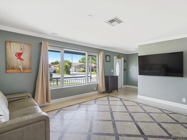 Продажа дома по адресу 257 SW 5th Street - фото 6503733