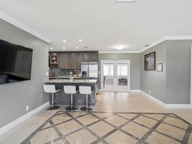 Продажа дома по адресу 257 SW 5th Street - фото 6503734