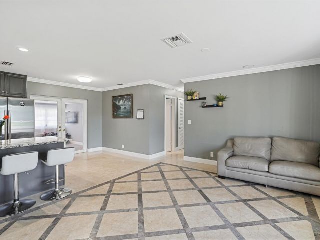 Продажа дома по адресу 257 SW 5th Street - фото 6503735