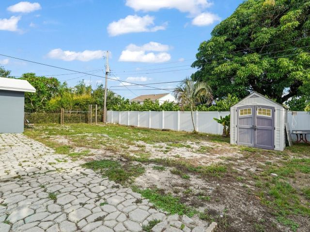 Продажа дома по адресу 257 SW 5th Street - фото 6503736