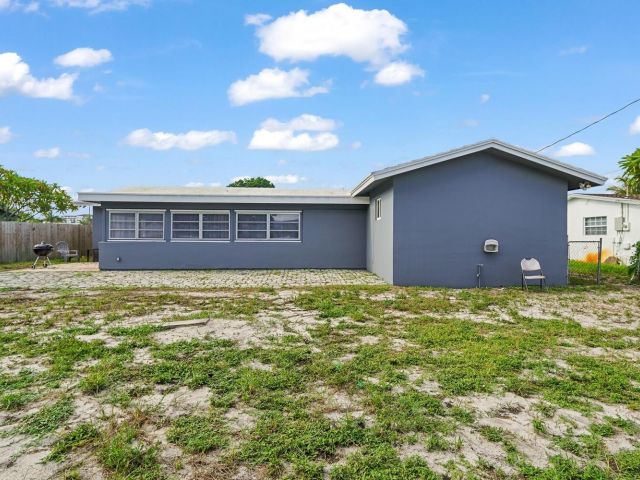 Продажа дома по адресу 257 SW 5th Street - фото 6503738