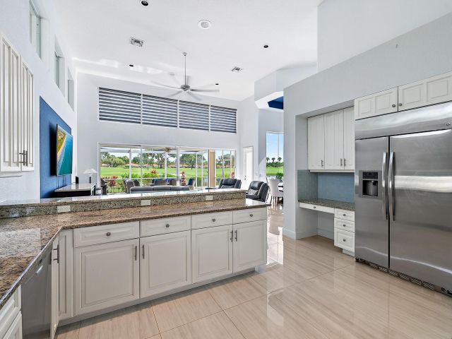 Продажа дома по адресу 8470 Egret Lakes Lane - фото 6642428