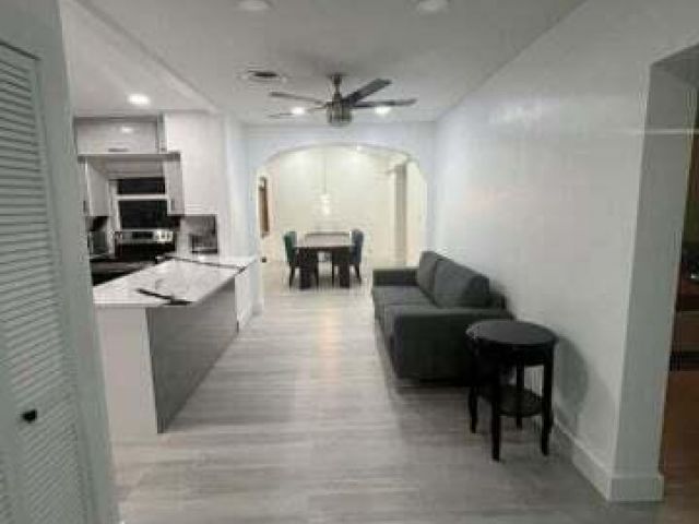 Дом в аренду по адресу 291 E Boca Raton Road - фото 6503546