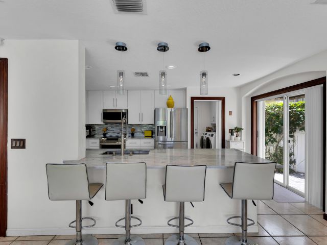 Дом в аренду по адресу 6362 Brava Way - фото 6514377