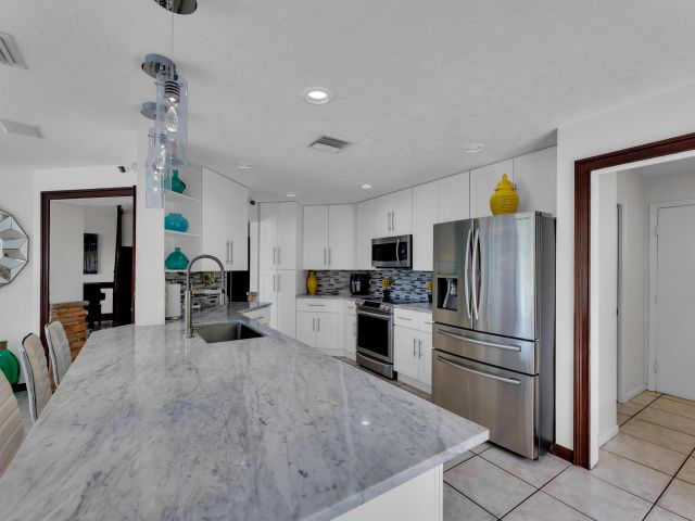 Дом в аренду по адресу 6362 Brava Way - фото 6514378