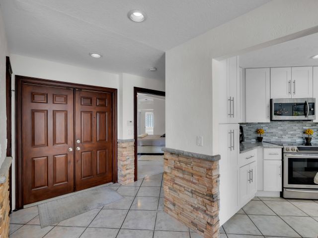 Дом в аренду по адресу 6362 Brava Way - фото 6514380