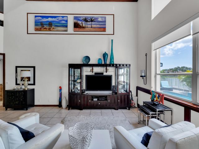 Дом в аренду по адресу 6362 Brava Way - фото 6514382