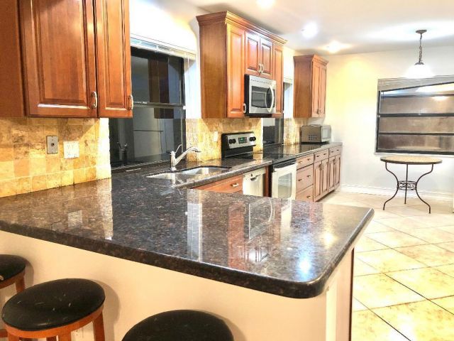 Дом в аренду по адресу 17740 Briar Patch Trail - фото 6503449