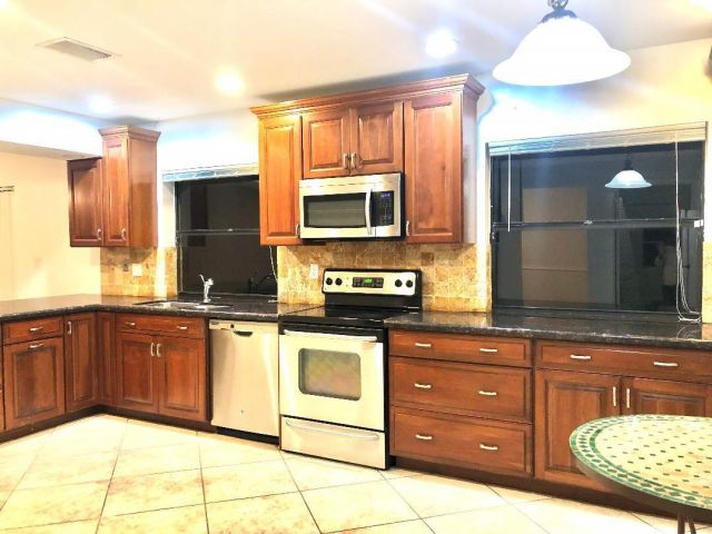 Дом в аренду по адресу 17740 Briar Patch Trail - фото 6566654